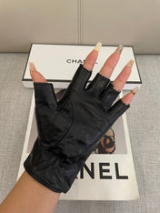FINGERLESS GLOVES IN BLACK MIX WHITE WOOL TWEED 463847