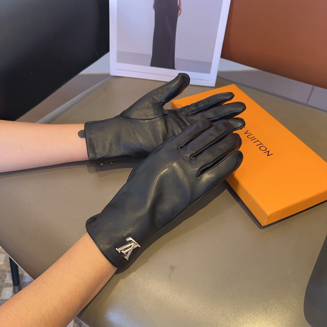 LV GLOVES IN BLACK LAMBSKIN 462302