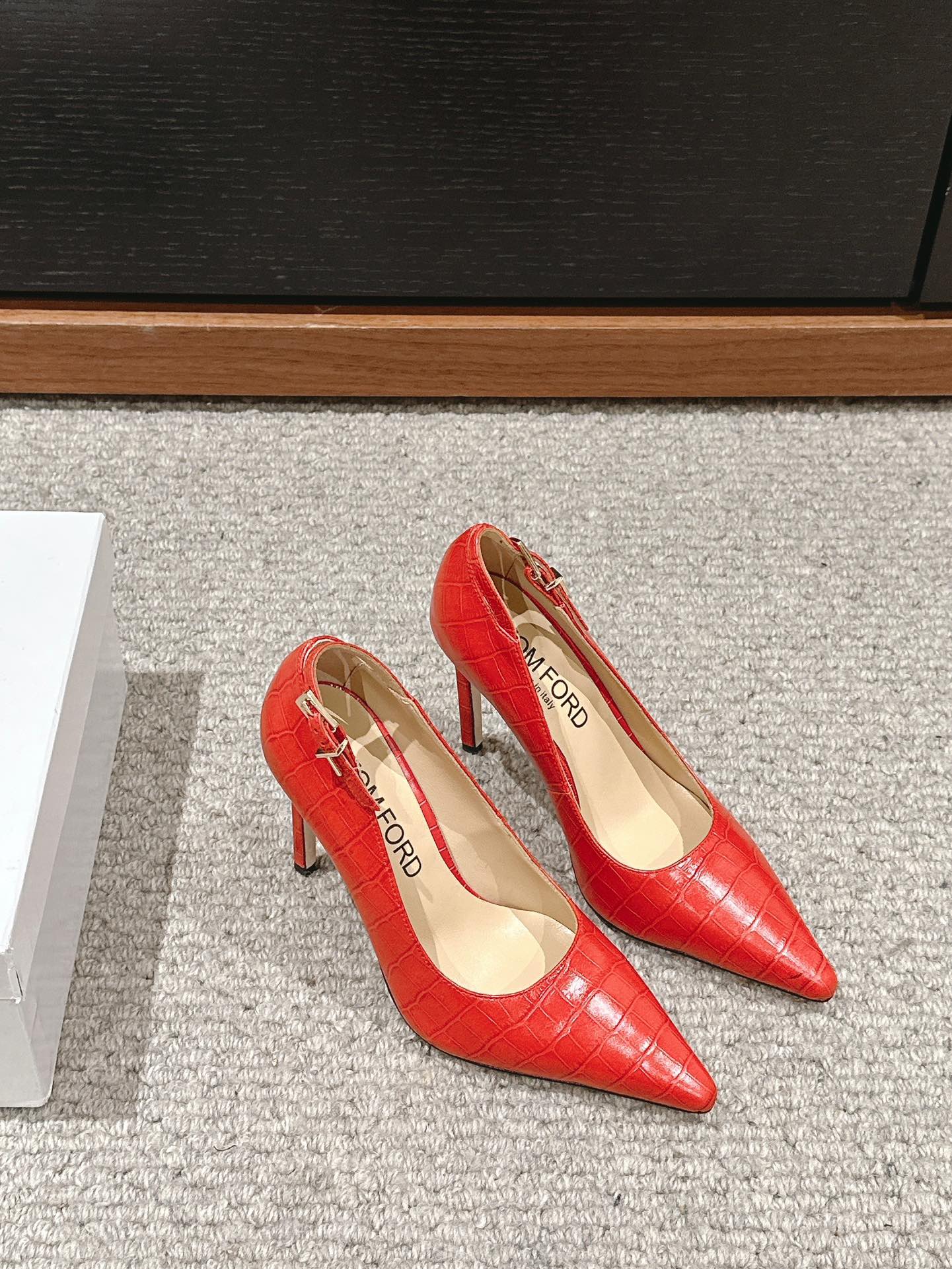 STAMPED CROCODILE LEATHER ANGELINA PUMP CHERRY RED