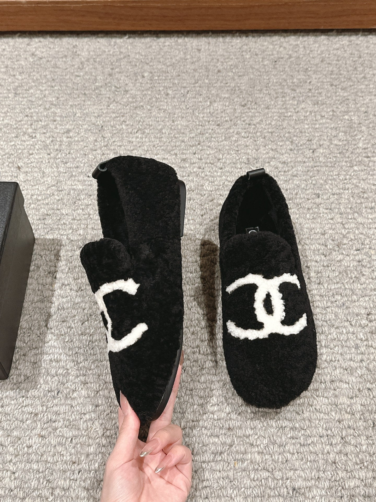 CC LOAFERS IN BLACK FLEECE WITH WHITE LOGO