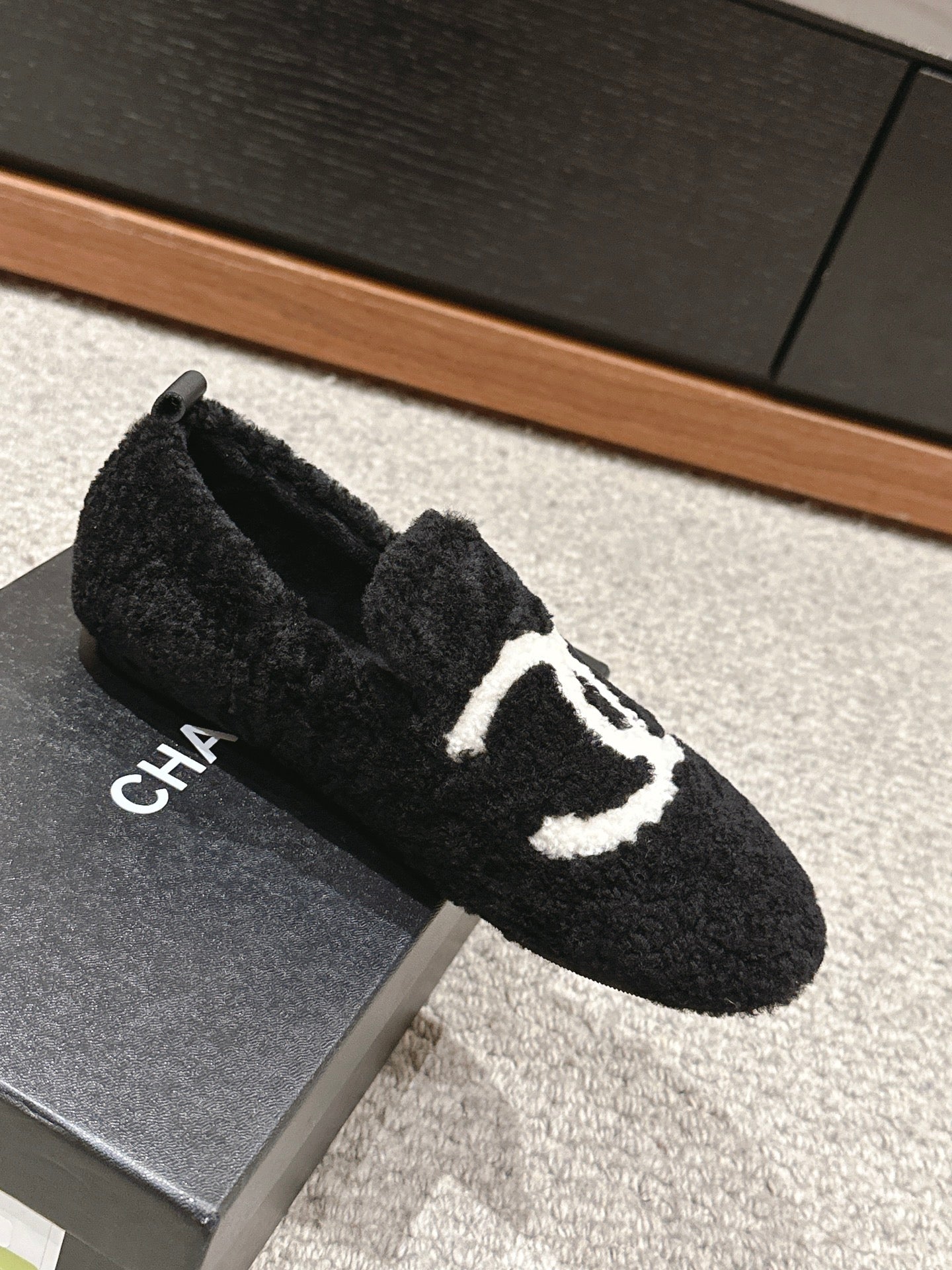 CC LOAFERS IN BLACK FLEECE WITH WHITE LOGO