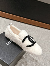 CC LOAFERS IN WHITE FLEECE WITH BLACK LOGO