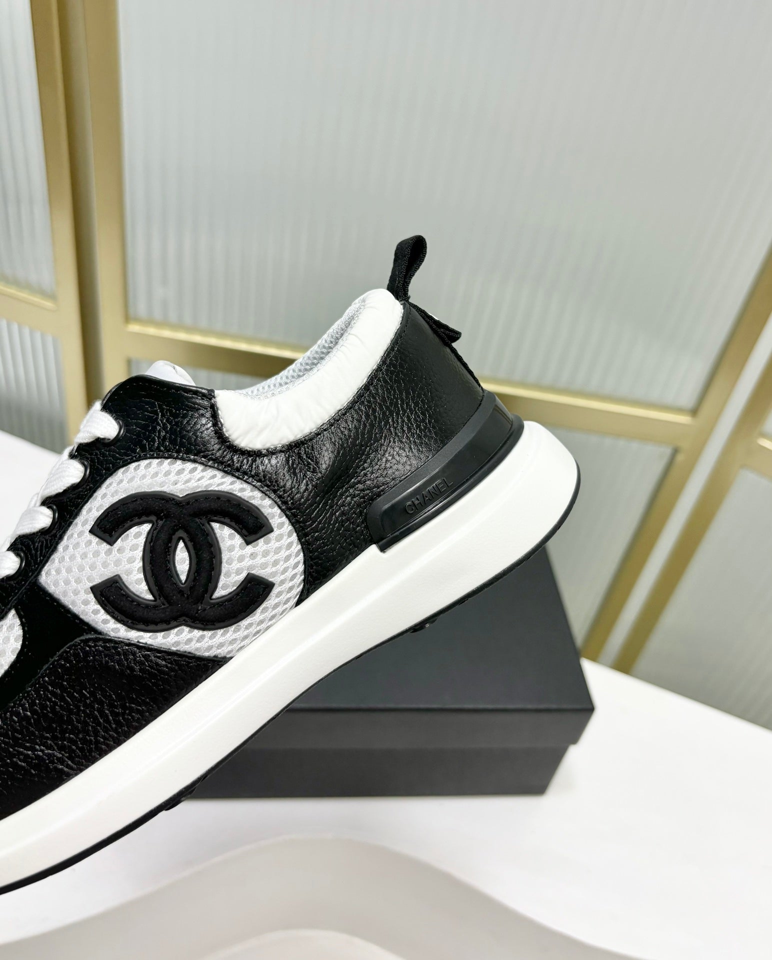 SNEAKER IN BLACK CALFSKIN AND GREY BREATHABLE MESH