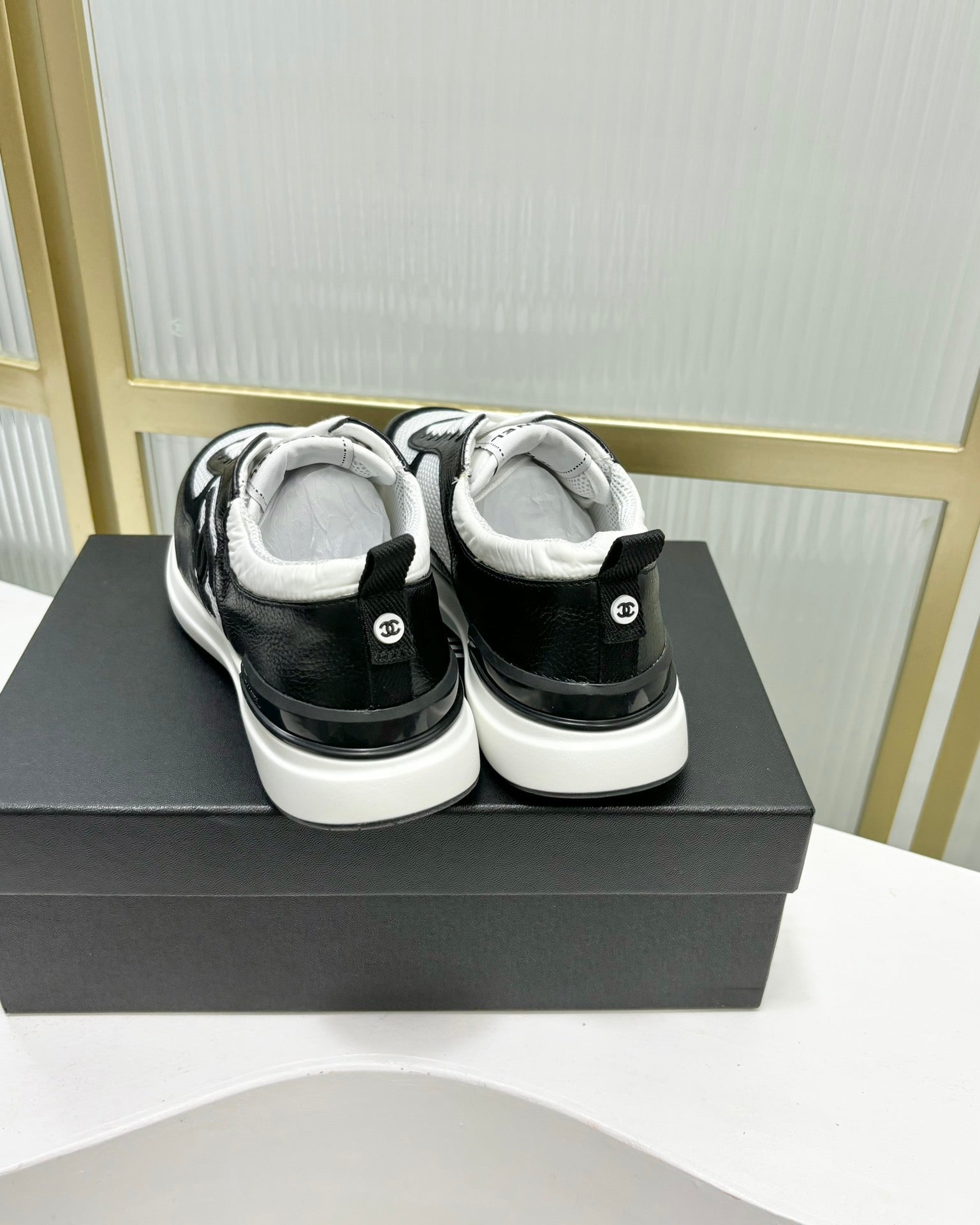 SNEAKER IN BLACK CALFSKIN AND GREY BREATHABLE MESH