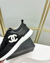 SNEAKER IN BLACK SUEDE WITH WHITE LOGO