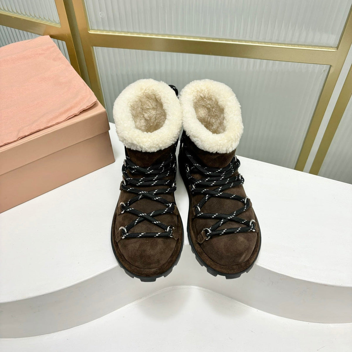 LACE-UP ANKLE BOOTS IN CHOCOLATE SUEDE AND FLEECE LINING