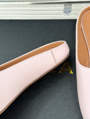 ALAIA FLAT MULE IN LIGHT PINK LAMBSKIN