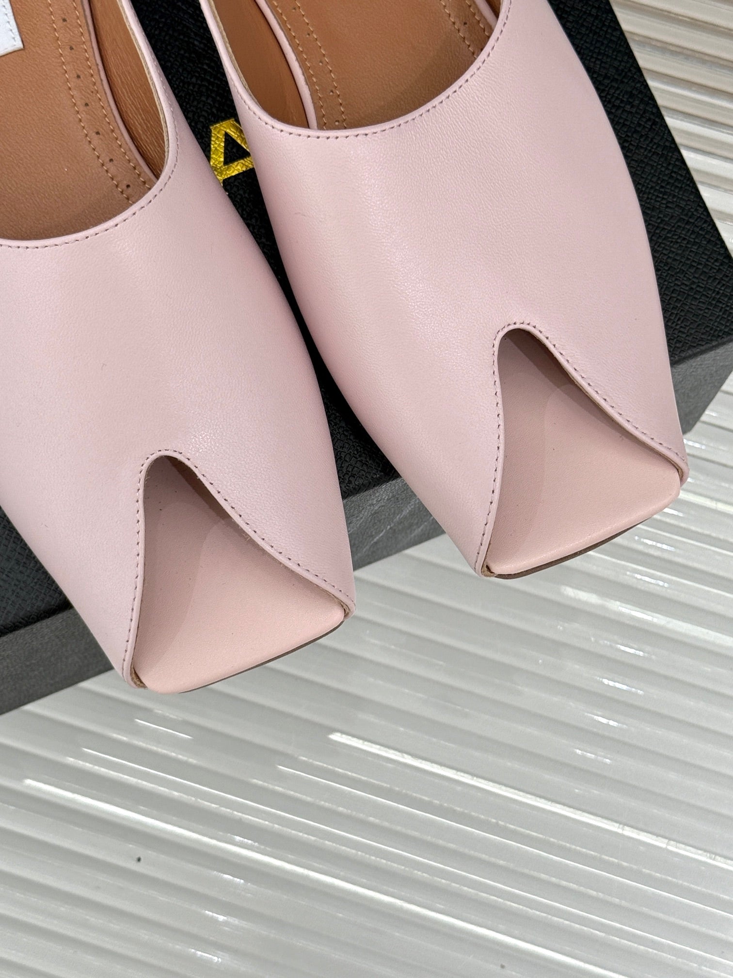 ALAIA FLAT MULE IN LIGHT PINK LAMBSKIN