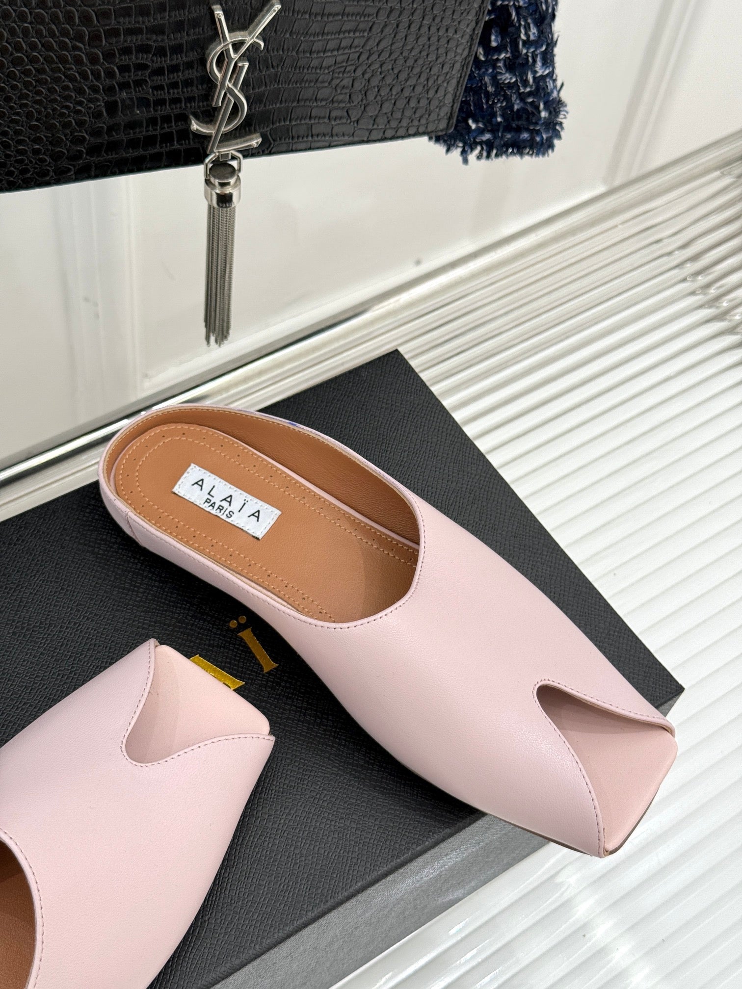 ALAIA FLAT MULE IN LIGHT PINK LAMBSKIN