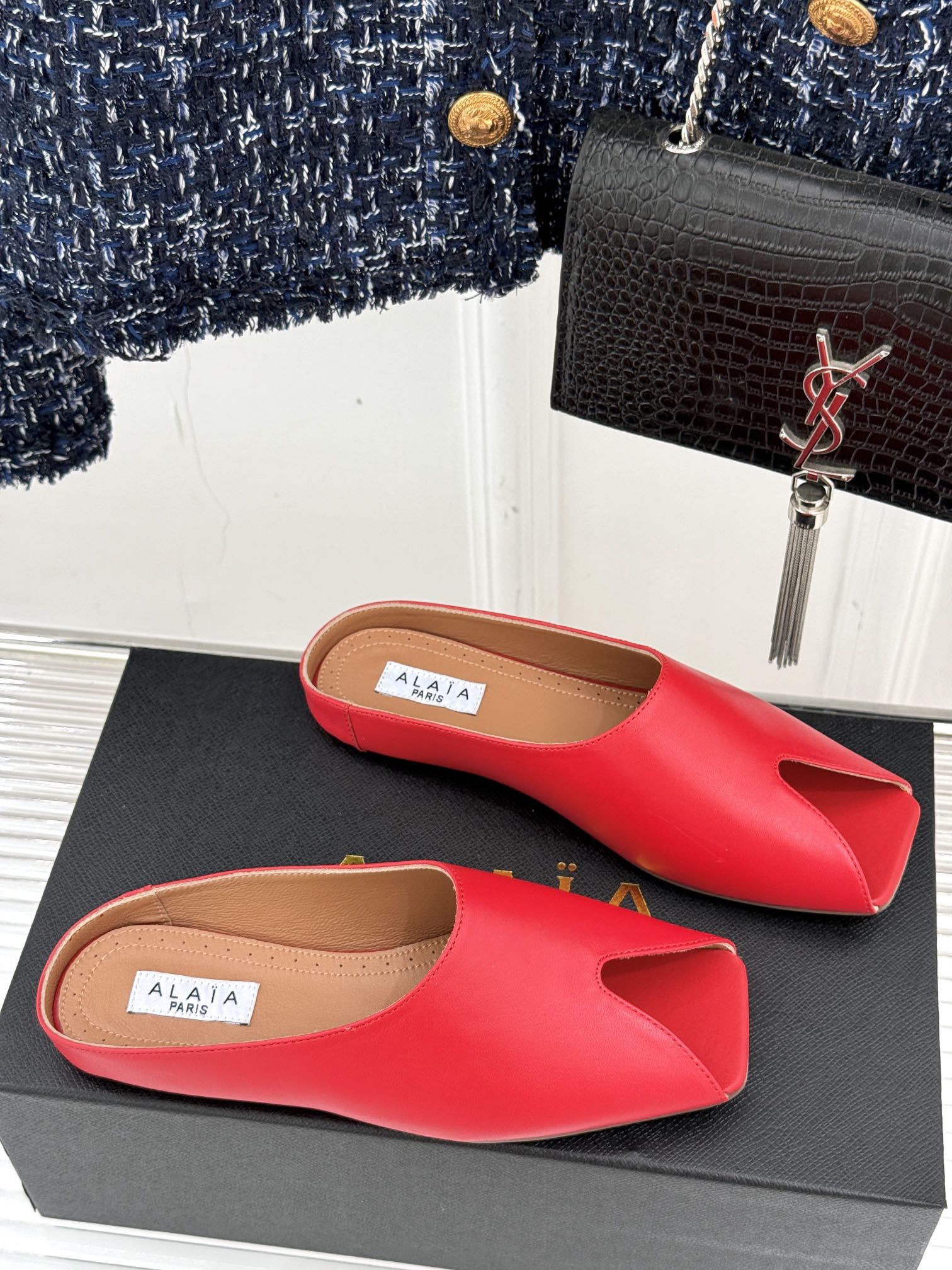 ALAIA FLAT MULE IN CRIMSON RED LAMBSKIN