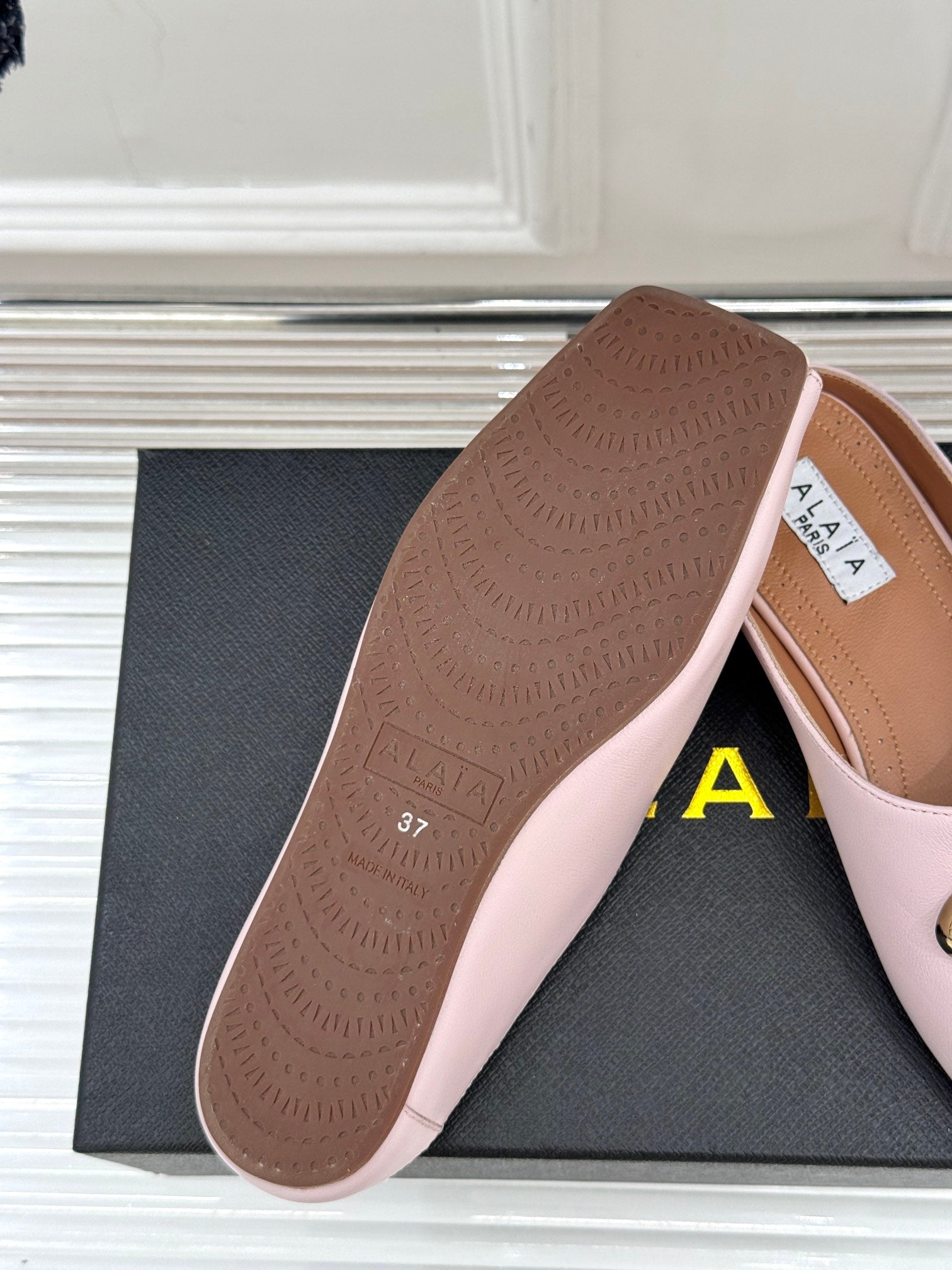 ALAIA FLAT MULE IN LIGHT PINK LAMBSKIN WITH GOLD HARDWARE