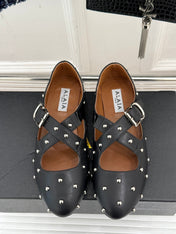 CROSSED STRAP BALLET FLATS IN BLACK CALFSKIN