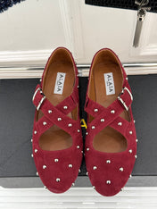 CROSSED STRAP BALLET FLATS IN BERRY RED SUEDE