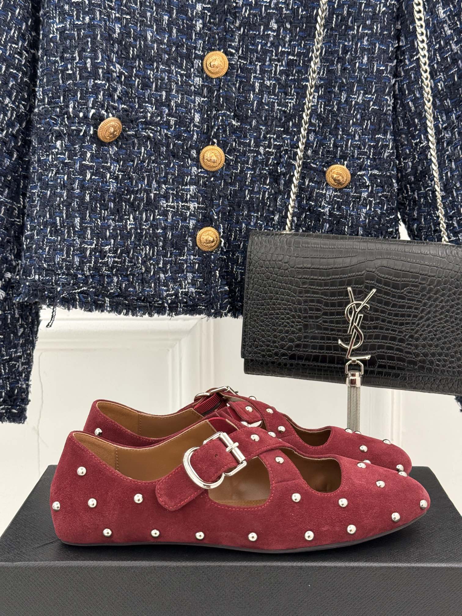 CROSSED STRAP BALLET FLATS IN BERRY RED SUEDE