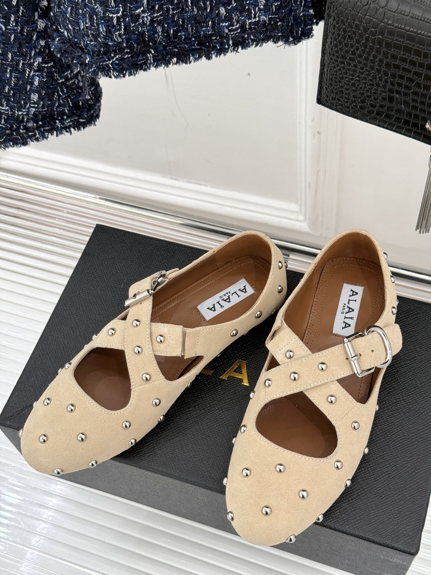 CROSSED STRAP BALLET FLATS IN TUSCAN BEIGE SUEDE