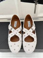 CROSSED STRAP BALLET FLATS IN WHITE SUEDE