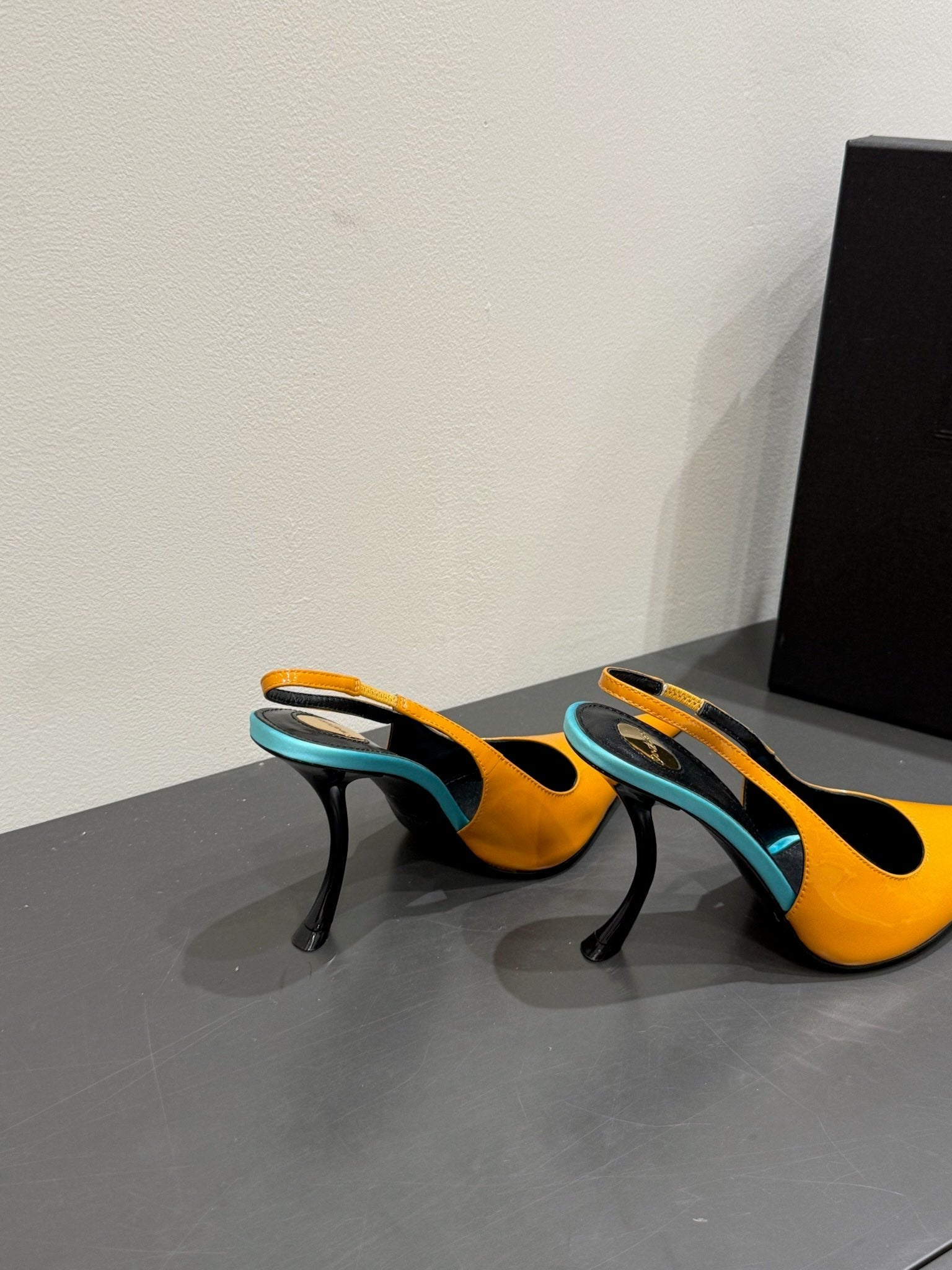YSL HIGH SLINGBACK 25S IN ENERGY ORANGE GLOSSY LAMBSKIN