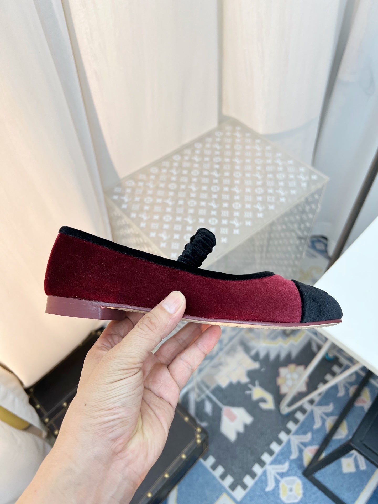 CC MARY JANE FLAT IN RED AND BLACK VELVET