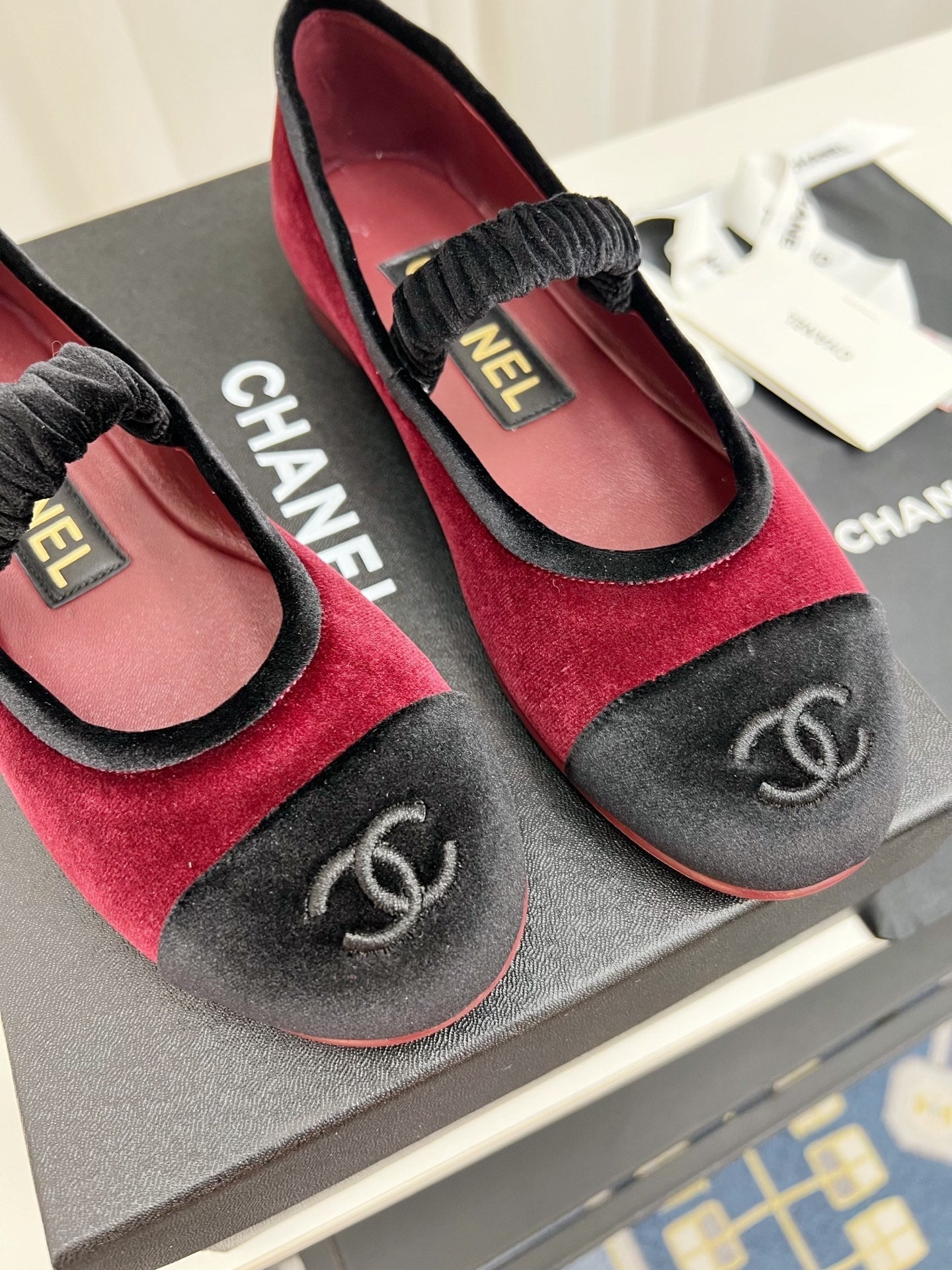 CC MARY JANE FLAT IN RED AND BLACK VELVET