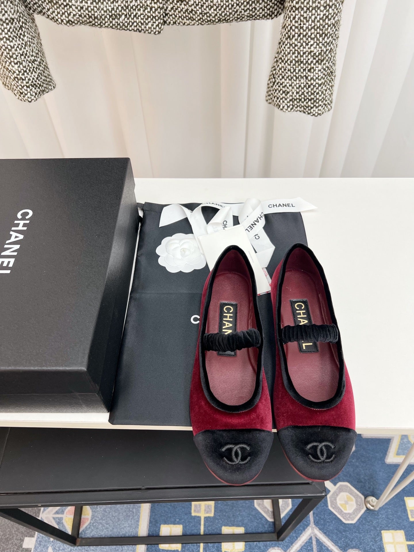 CC MARY JANE FLAT IN RED AND BLACK VELVET