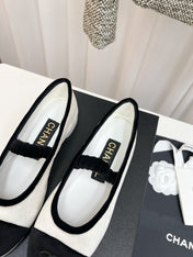 CC MARY JANE FLAT IN WHITE AND BLACK VELVET