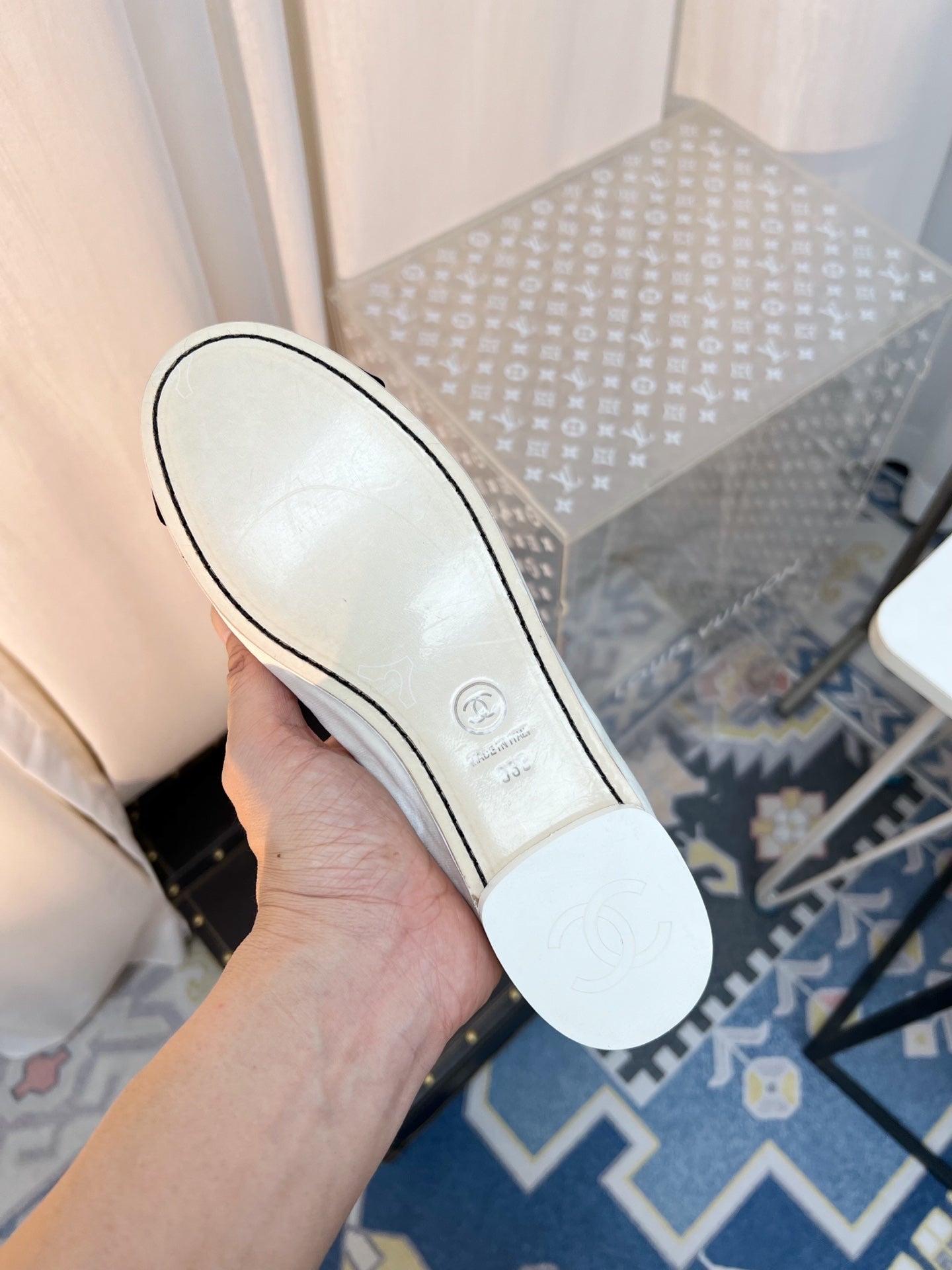 CC MARY JANE FLAT IN WHITE AND BLACK VELVET