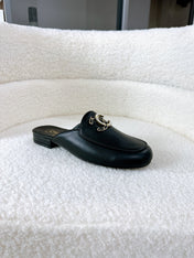 CC FLAT MULE IN BLACK CALFSKIN HARDWARE WITH ROCK MIX CHAIN