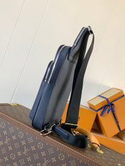 AVENUE SLINGBAG 31 IN NAVY BLUE TAIGA LEATHER