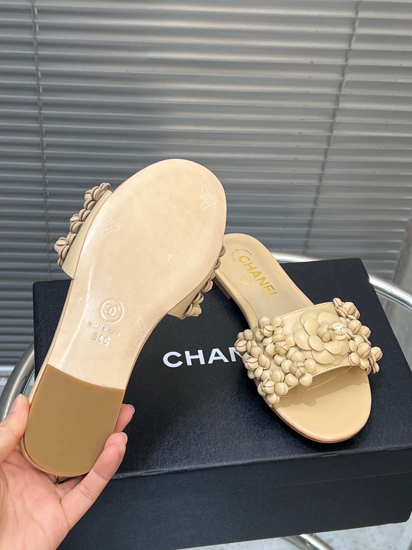 SLIPPERS CAMELLIA IN BEIGE CALFSKIN