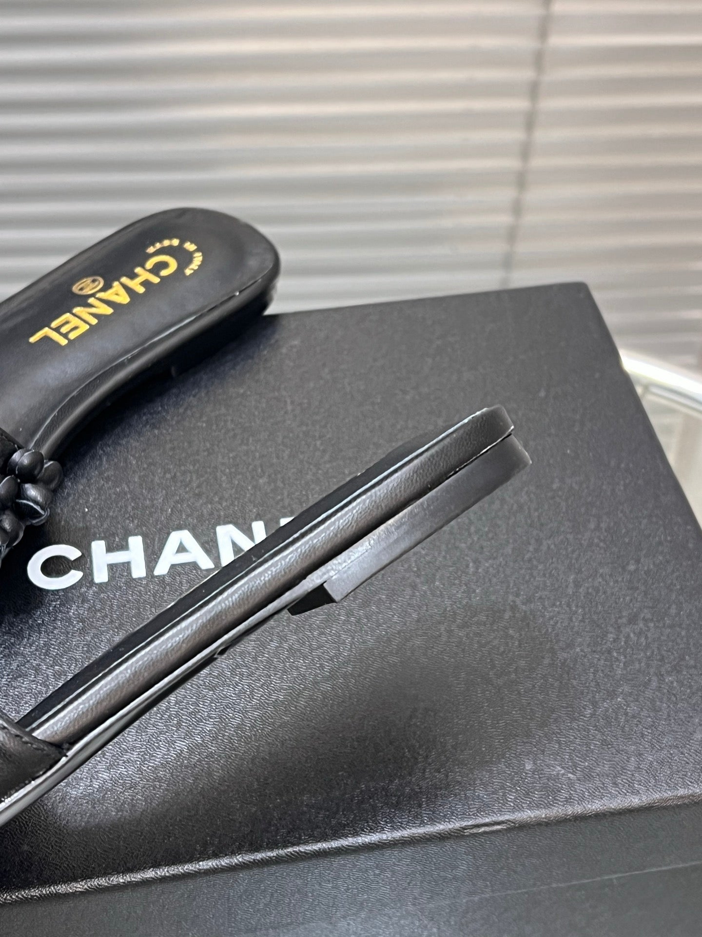 SLIPPERS CAMELLIA IN BLACK CALFSKIN