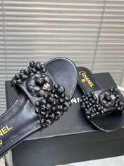 SLIPPERS CAMELLIA IN BLACK CALFSKIN