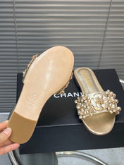 SLIPPERS CAMELLIA IN GOLD PANTENT CALFSKIN