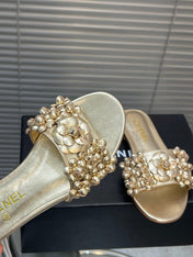 SLIPPERS CAMELLIA IN GOLD PANTENT CALFSKIN