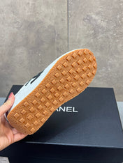 CHANEL 26S RUNNING SNEAKERS IN WHITE AND LIGHT GREY SUEDE AND NYLON CC LOGO