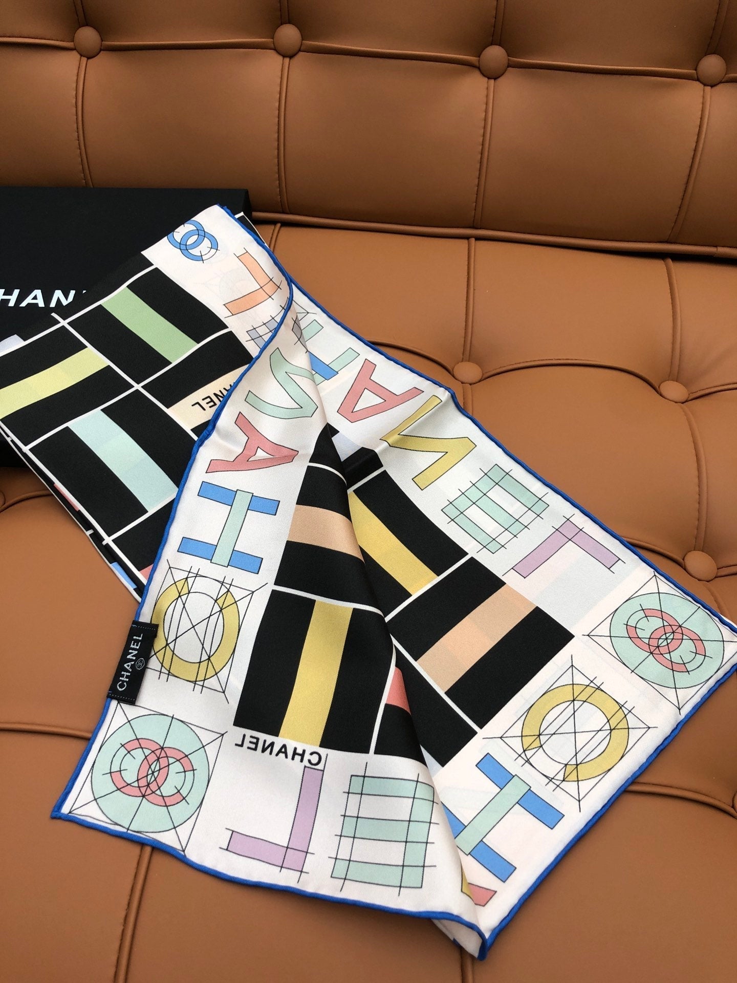 CHANEL 25S SCARF 90 IN SILK 704584