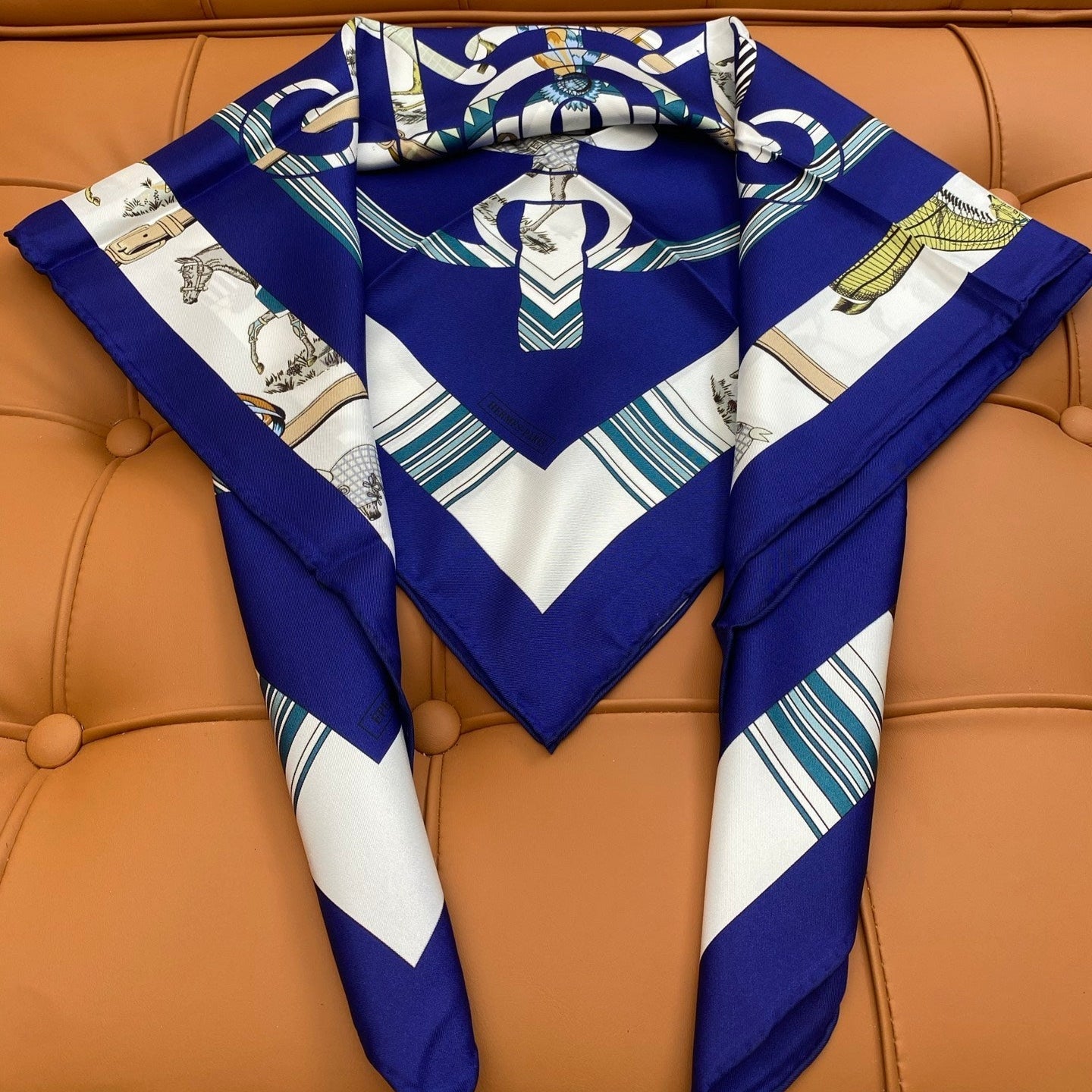 HERMES 25S SCARF 90 IN SILK 703707