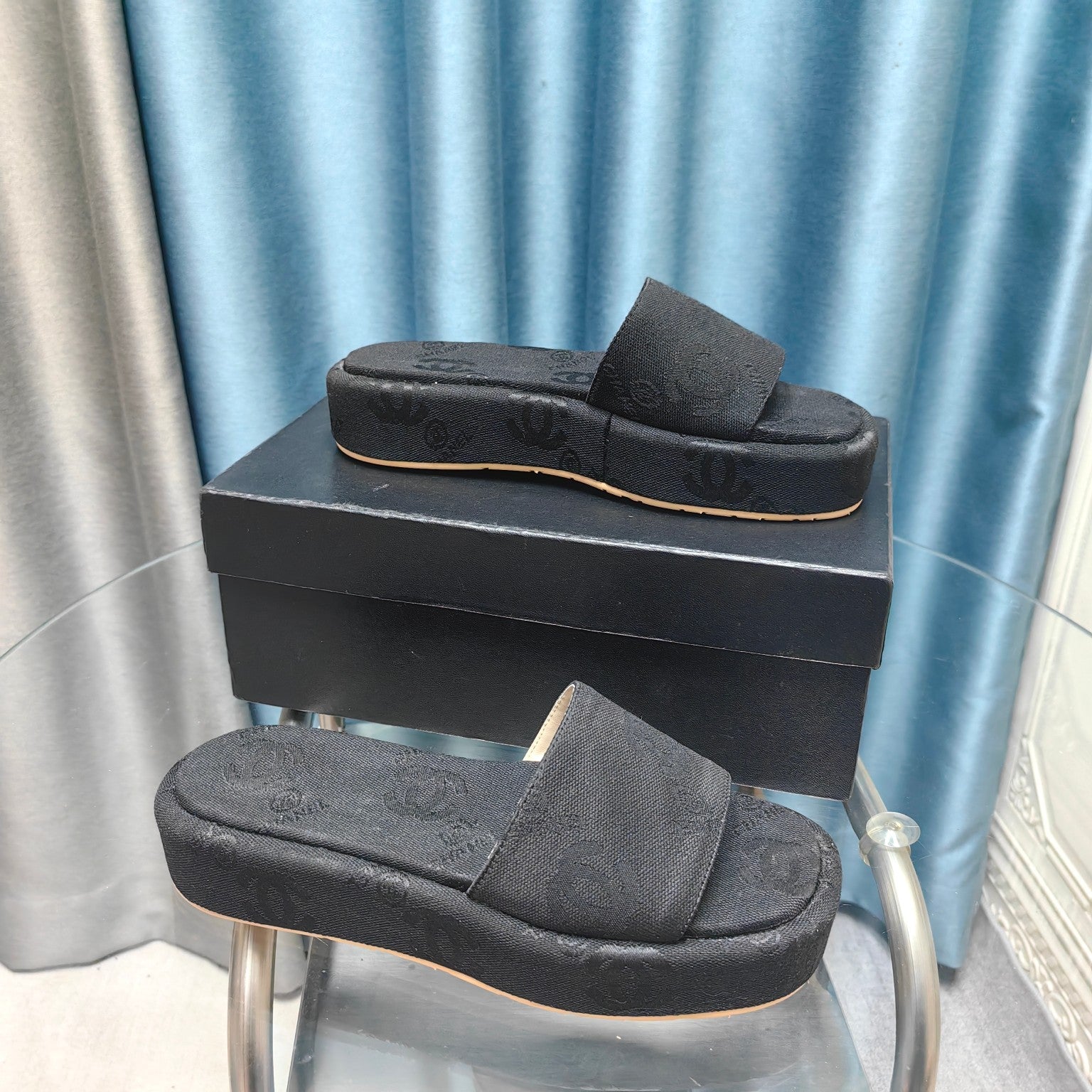 THICK-SOLE SLIPPERS BLACK SATIN