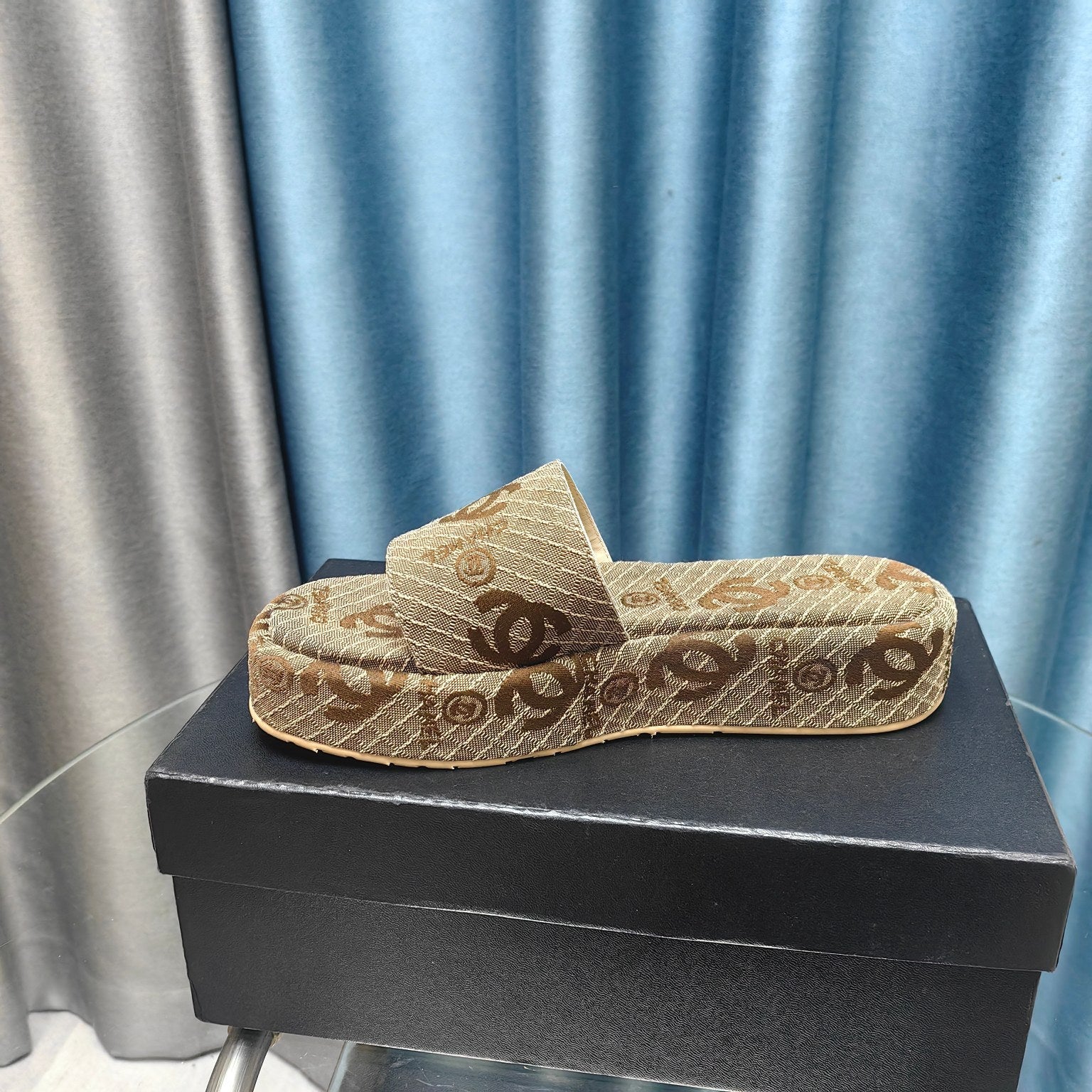 THICK-SOLE SLIPPERS PEANUT BROWN SATIN