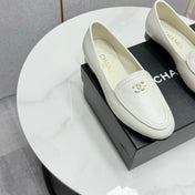 CC LOAFERS 25S IN WHITE CALFSKIN GOLD HARDWARE WITH STONES