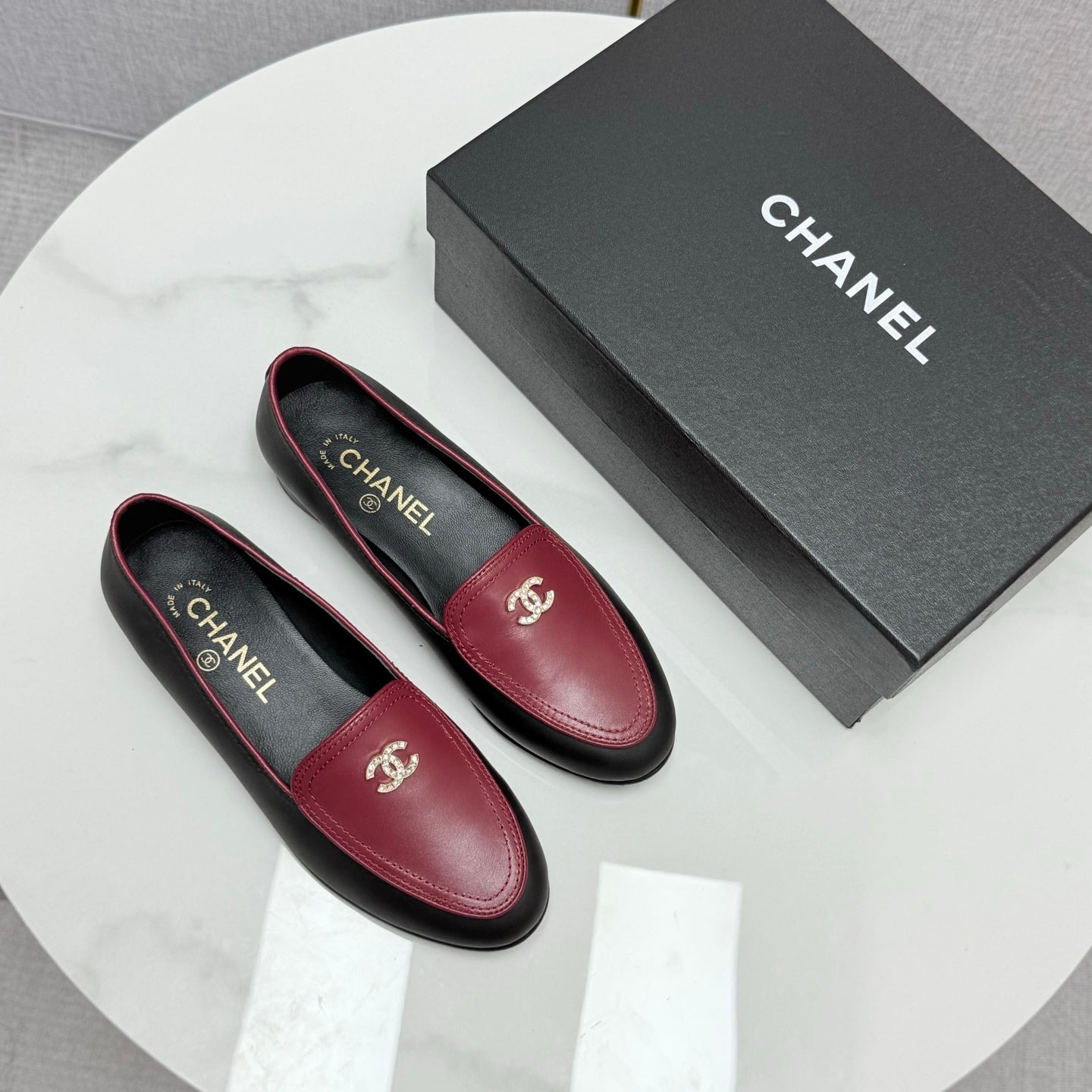 CC LOAFERS 25S IN BLACK MIX DARK RED CALFSKIN GOLD HARDWARE WITH STONES