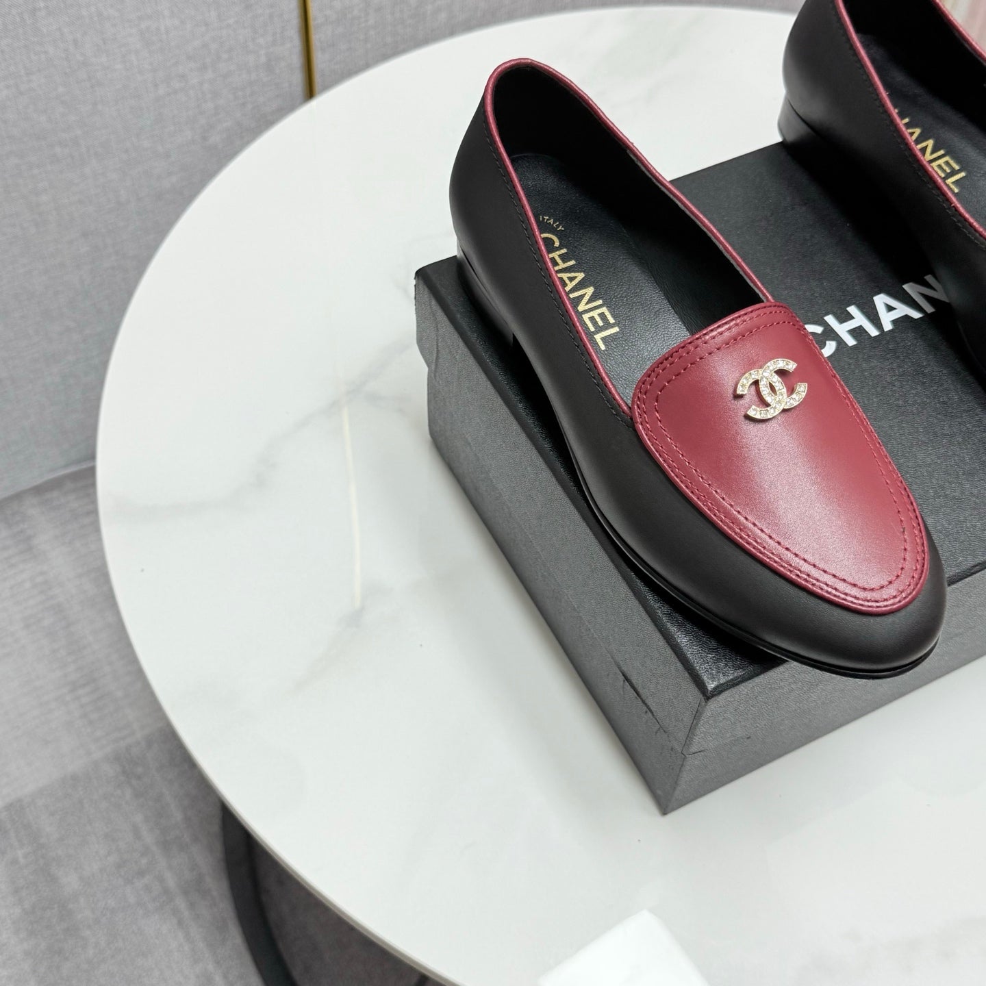 CC LOAFERS 25S IN BLACK MIX DARK RED CALFSKIN GOLD HARDWARE WITH STONES
