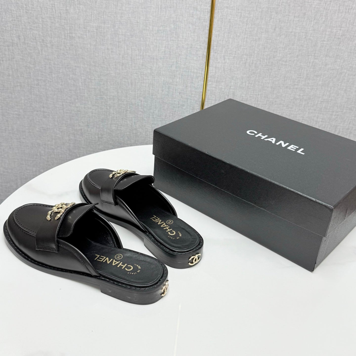 CC FLAT MULE 25S IN BLACK CALFSKIN STYLE 7