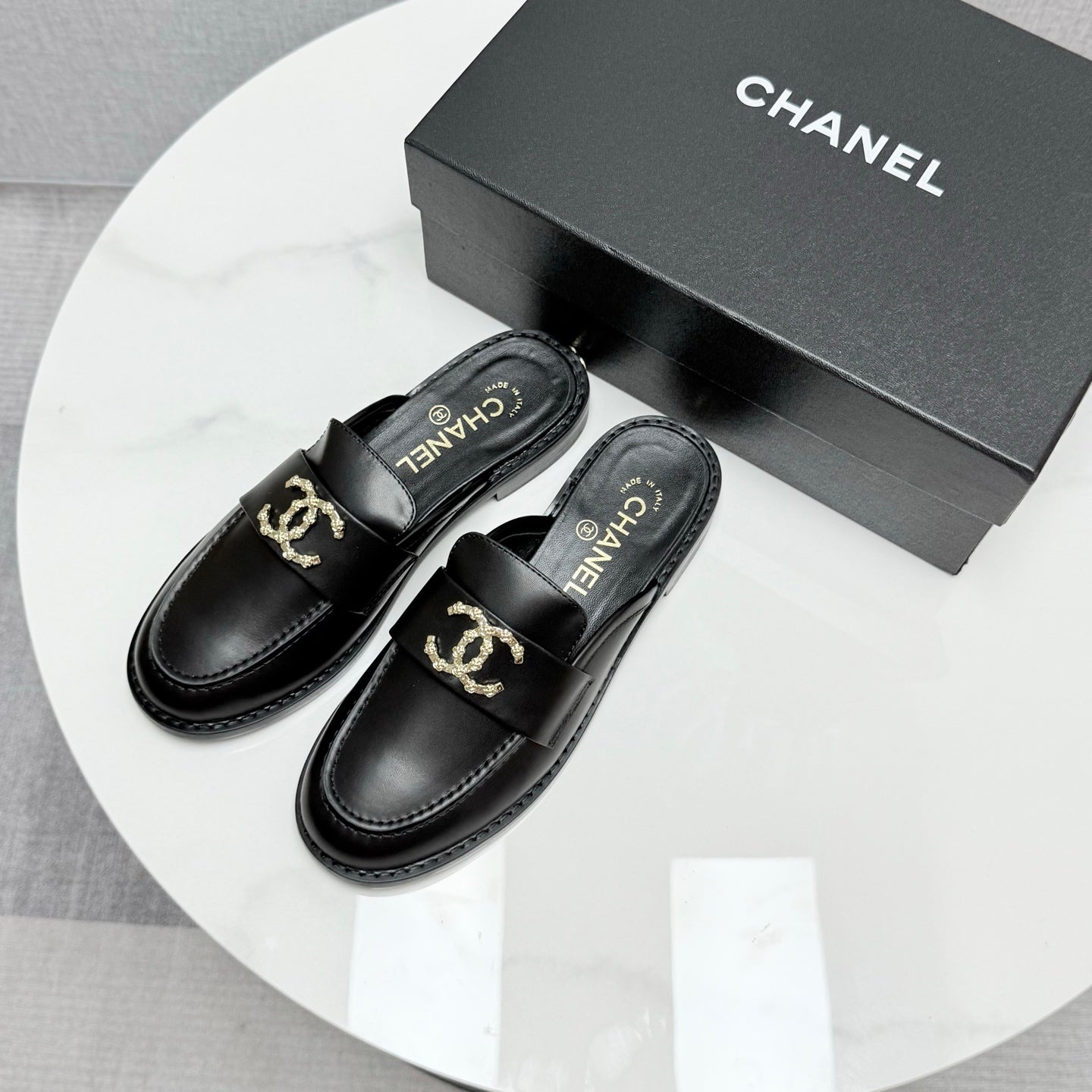 CC FLAT MULE 25S IN BLACK CALFSKIN STYLE 7