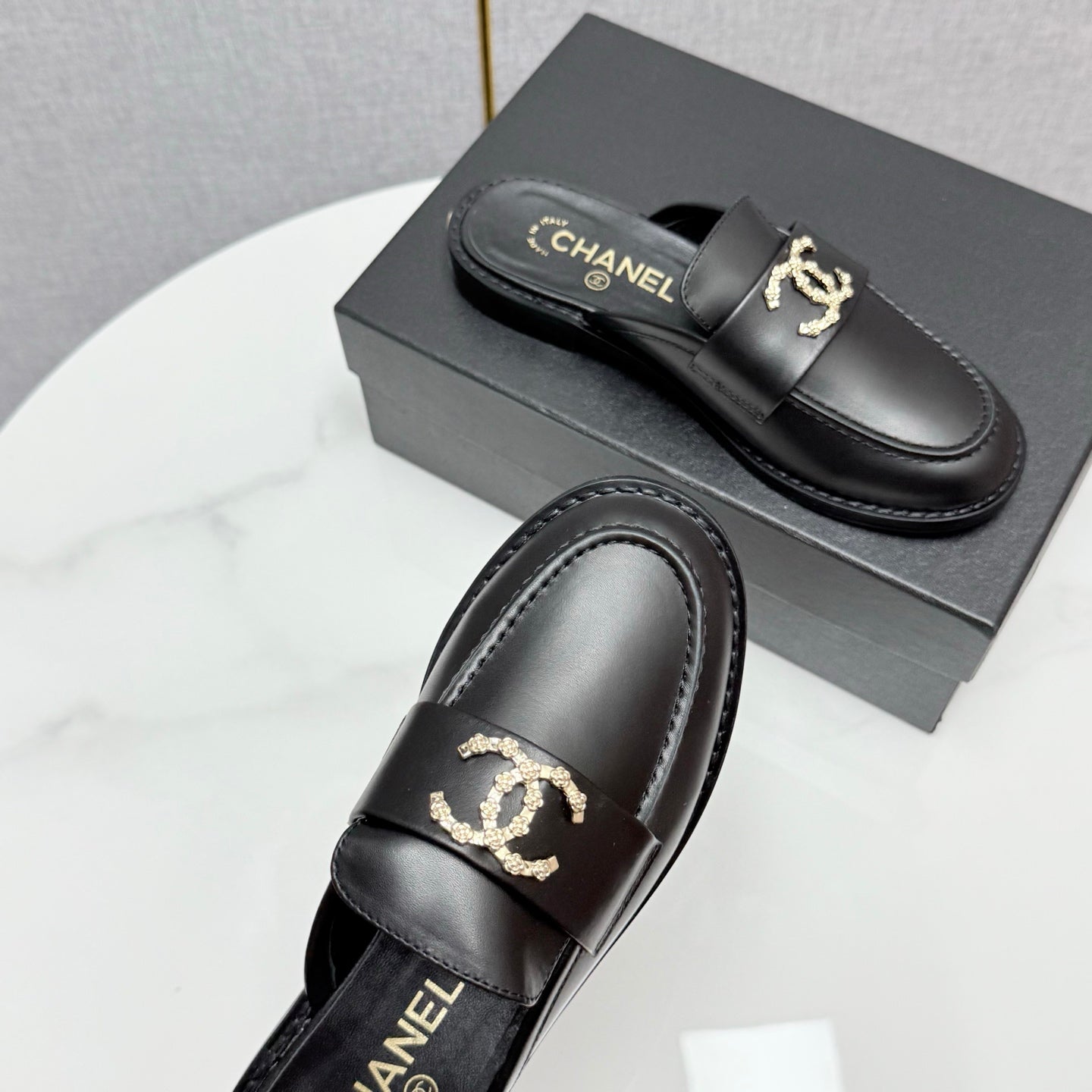 CC FLAT MULE 25S IN BLACK CALFSKIN STYLE 7