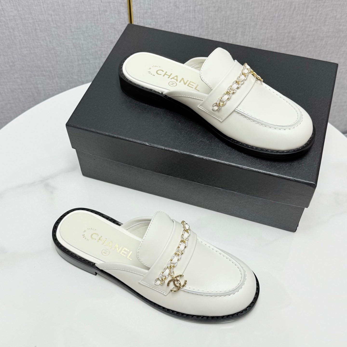CC FLAT MULE 25S IN WHITE CALFSKIN STYLE 5
