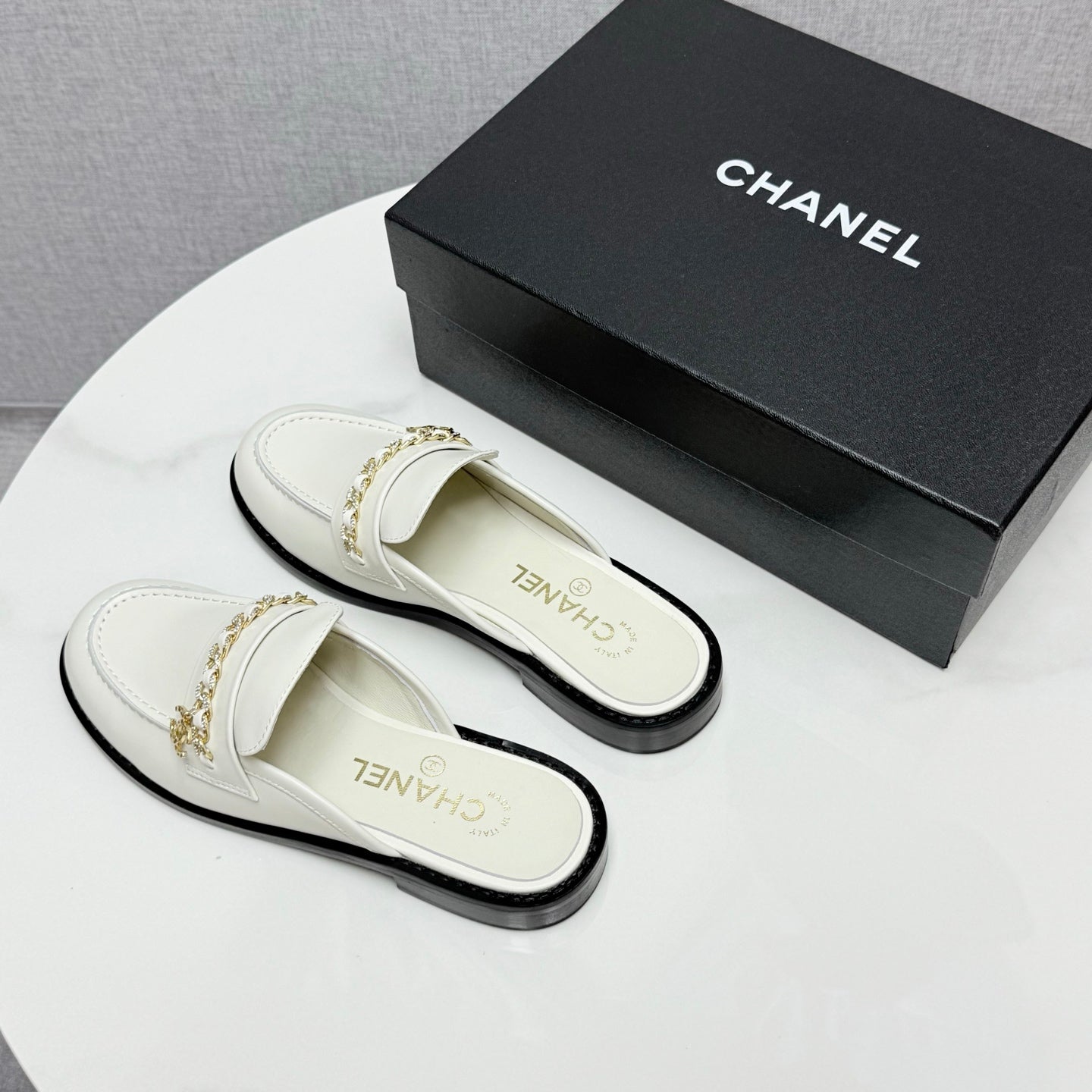 CC FLAT MULE 25S IN WHITE CALFSKIN STYLE 5