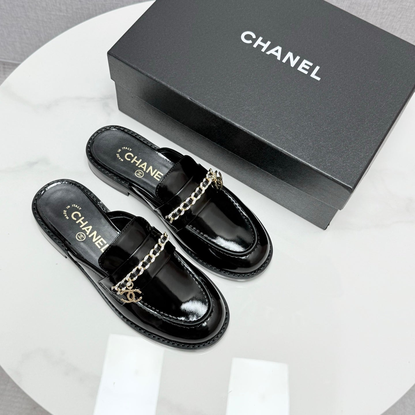 CC FLAT MULE 25S IN BLACK CALFSKIN STYLE 4