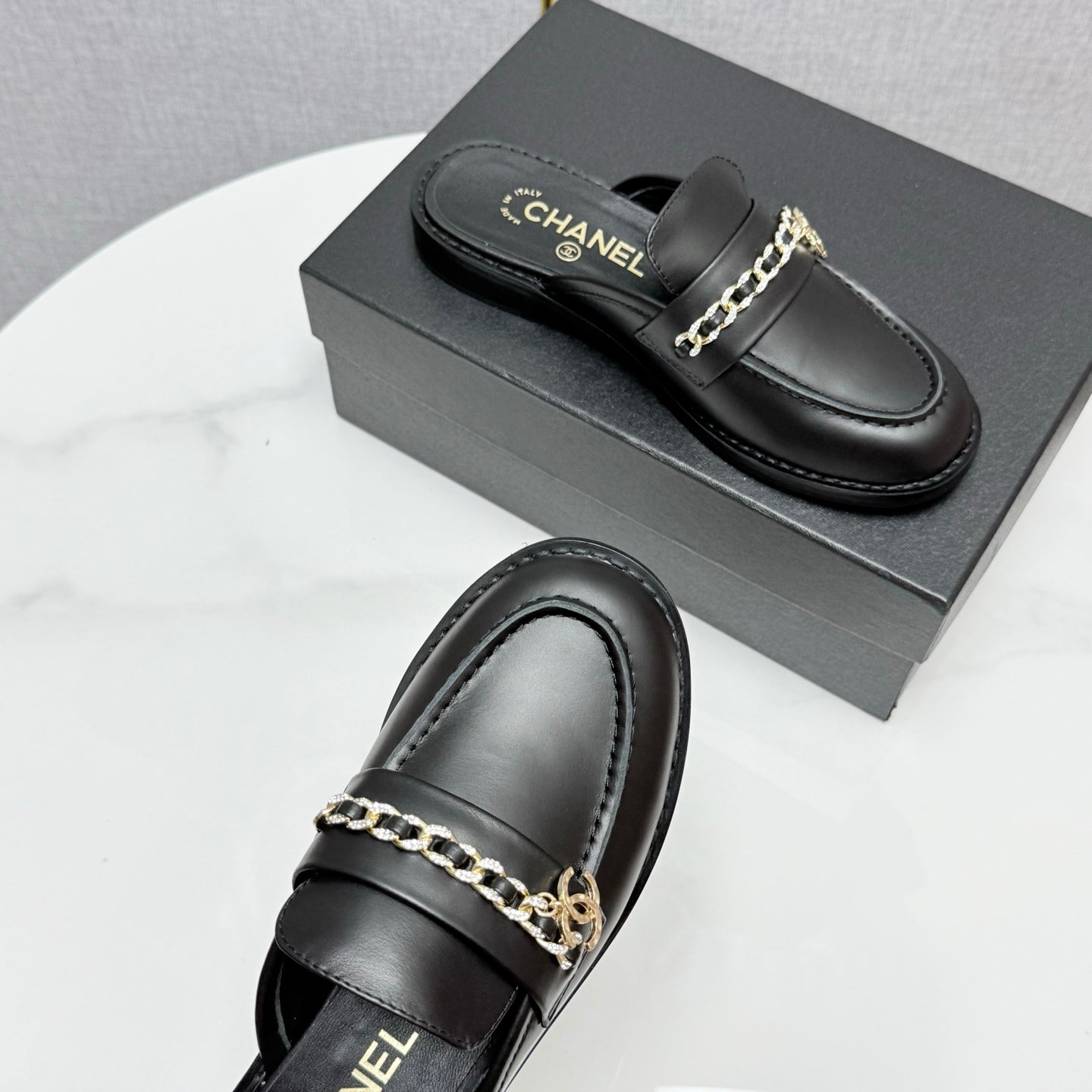 CC FLAT MULE 25S IN BLACK CALFSKIN STYLE 2