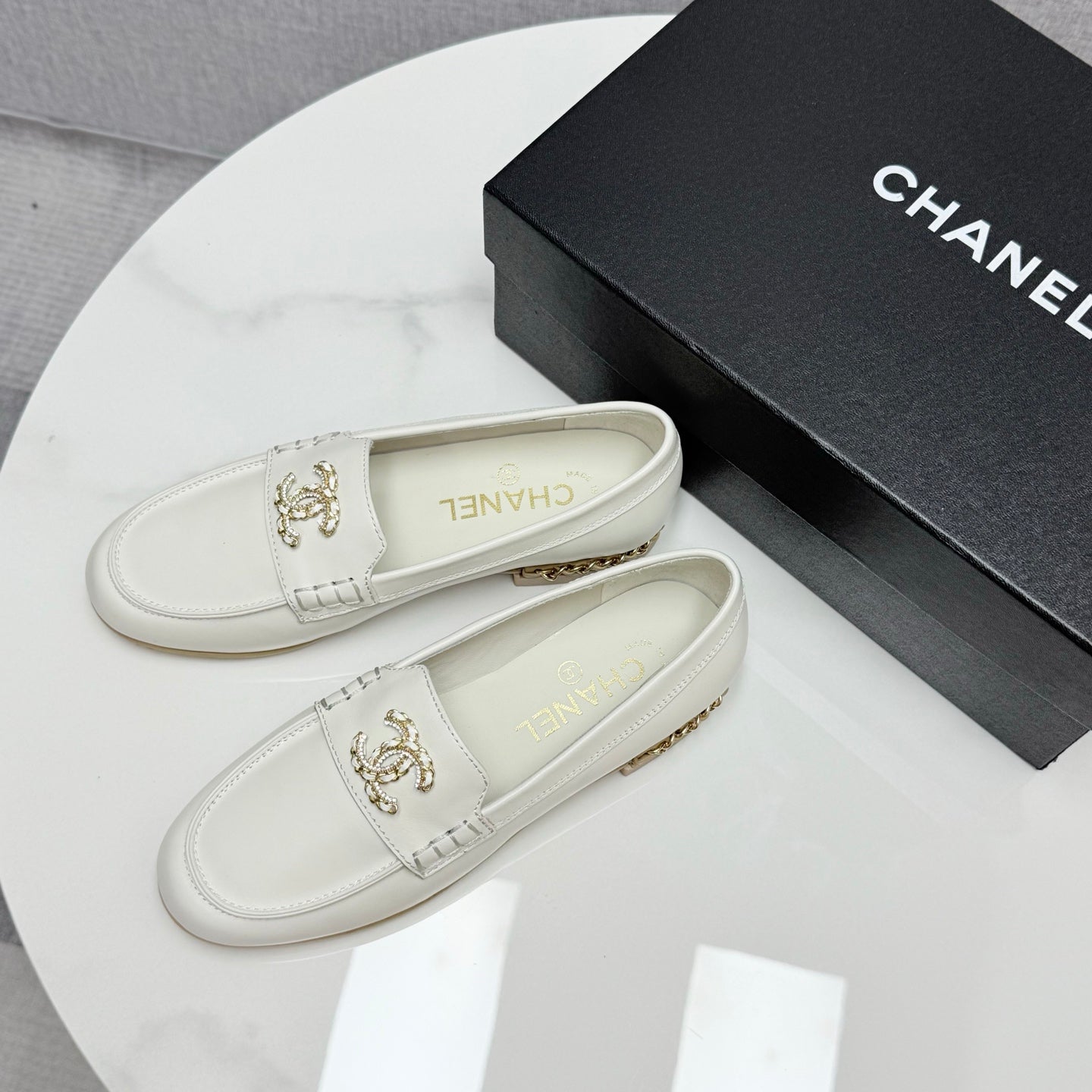 CC LOAFER 25S IN WHITE LAMBSKIN WITH GOLD HARDWARE