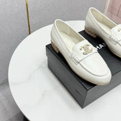CC LOAFER 25S IN WHITE LAMBSKIN WITH GOLD HARDWARE